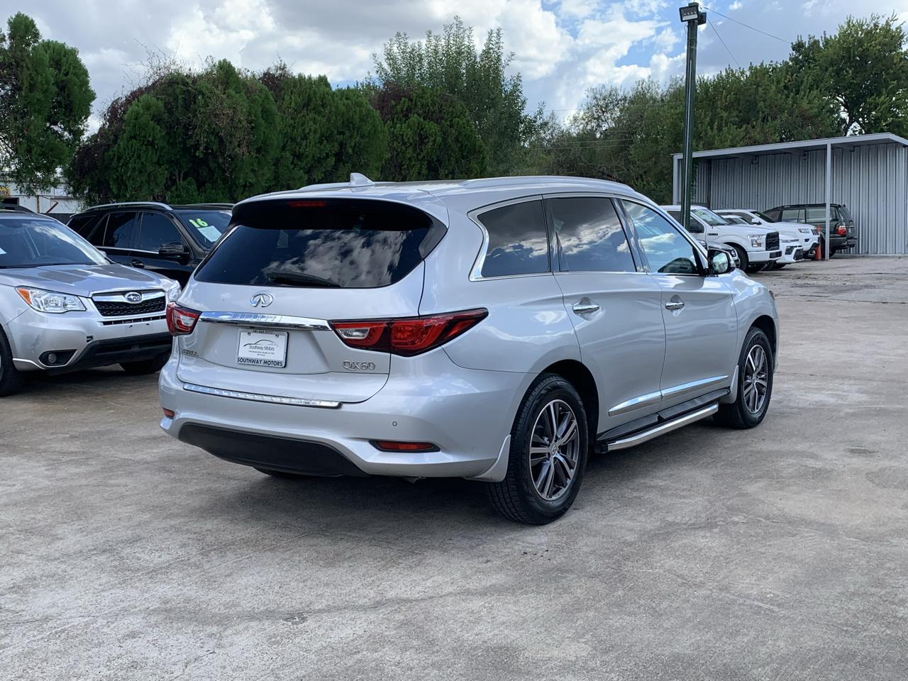 Infiniti QX60 Base FWD 2017