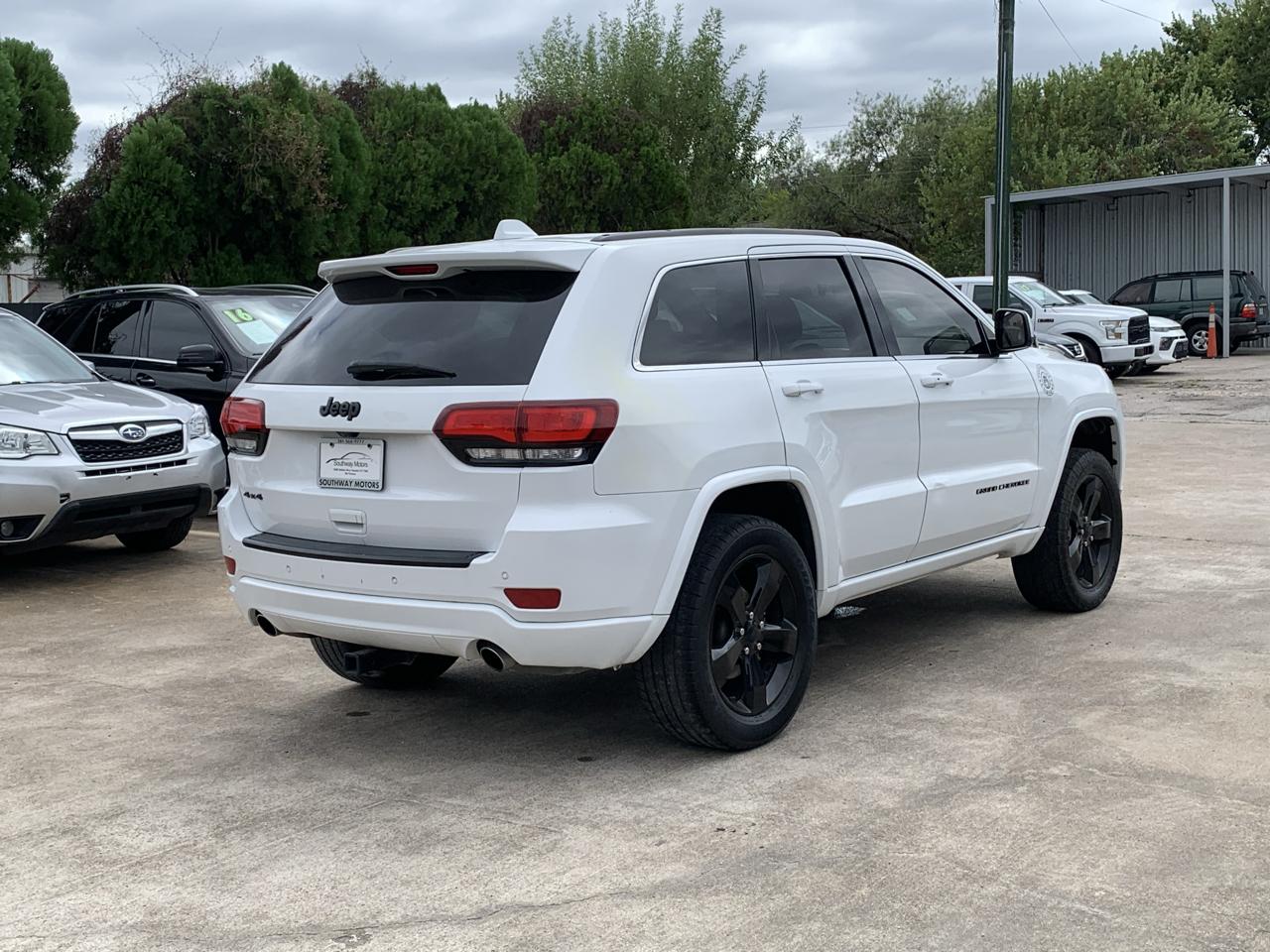 Jeep Grand Cherokee Laredo 4WD 2015
