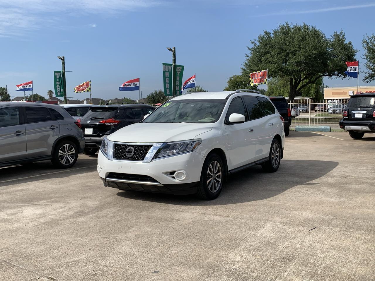 Nissan Pathfinder SV 2WD 2015