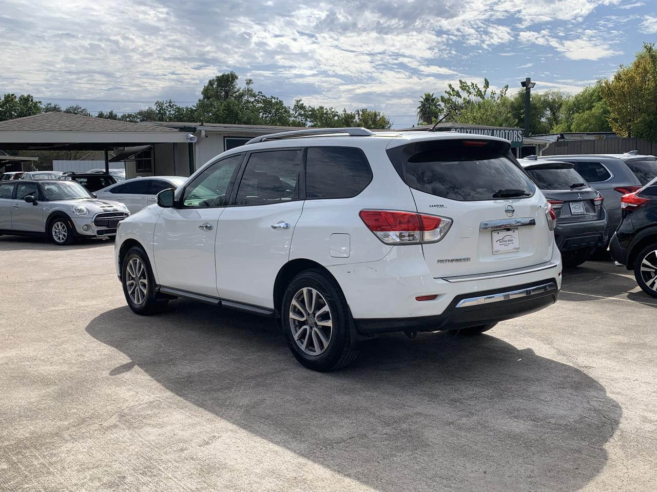 Nissan Pathfinder SV 2WD 2015