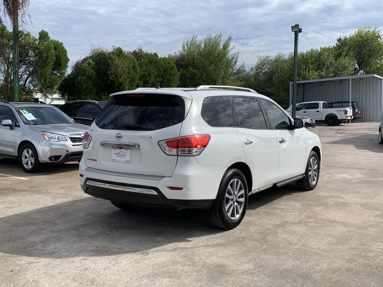 Nissan Pathfinder SV 2WD 2015