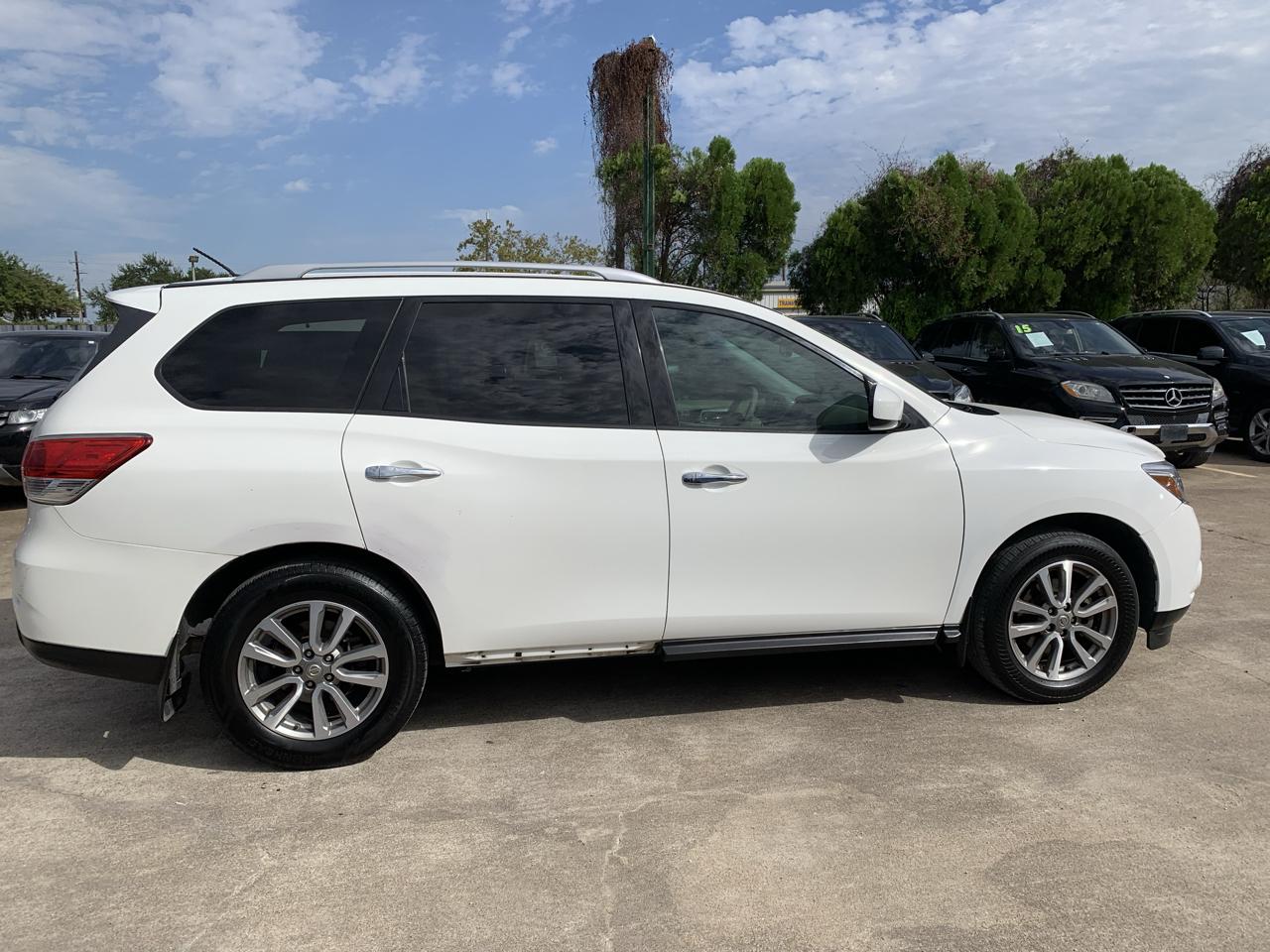 Nissan Pathfinder SV 2WD 2015