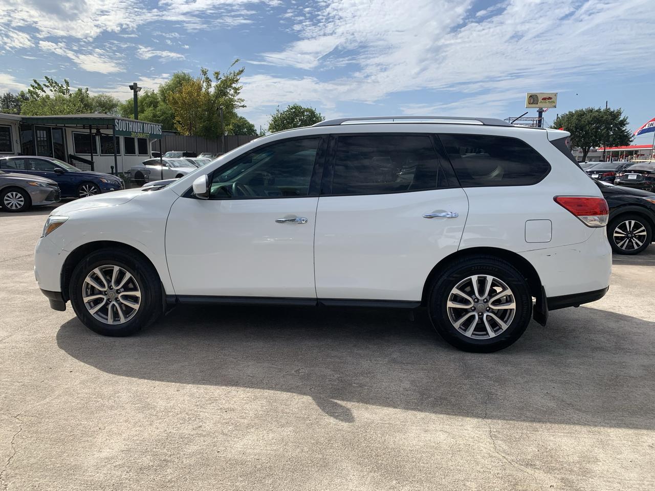 Nissan Pathfinder SV 2WD 2015