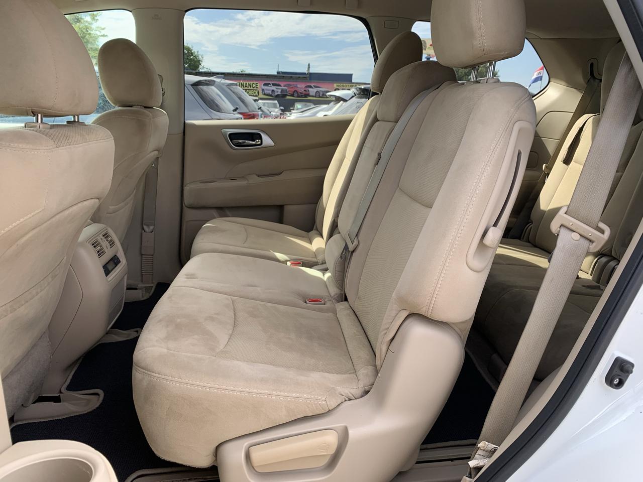 Nissan Pathfinder SV 2WD 2015