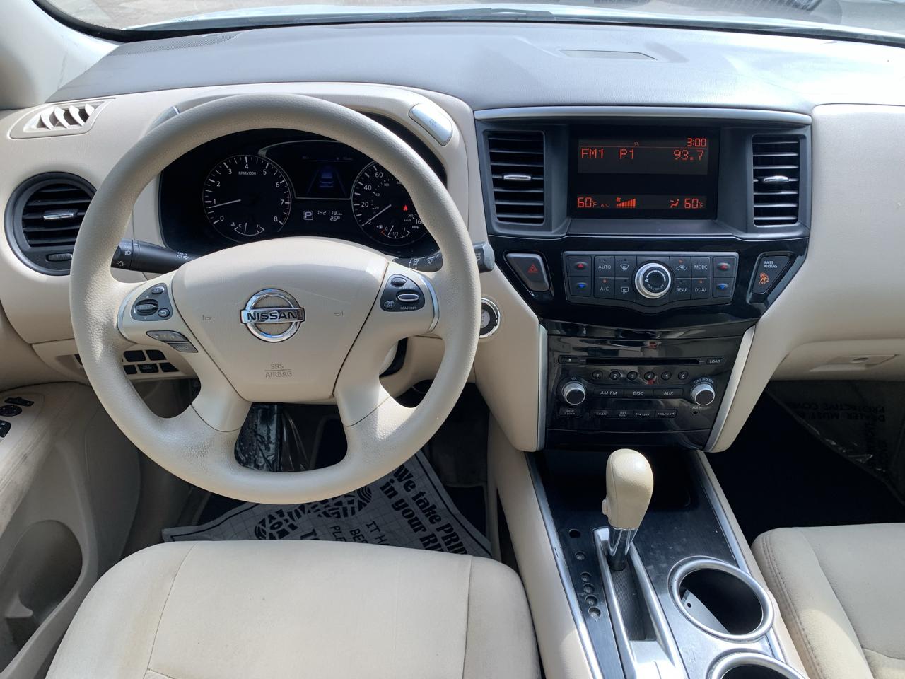 Nissan Pathfinder SV 2WD 2015