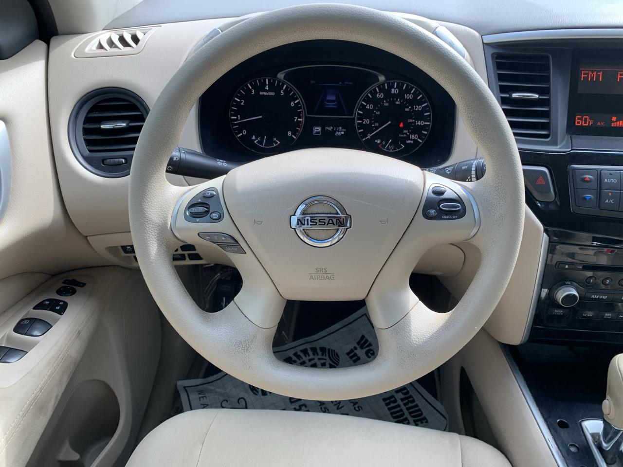 Nissan Pathfinder SV 2WD 2015