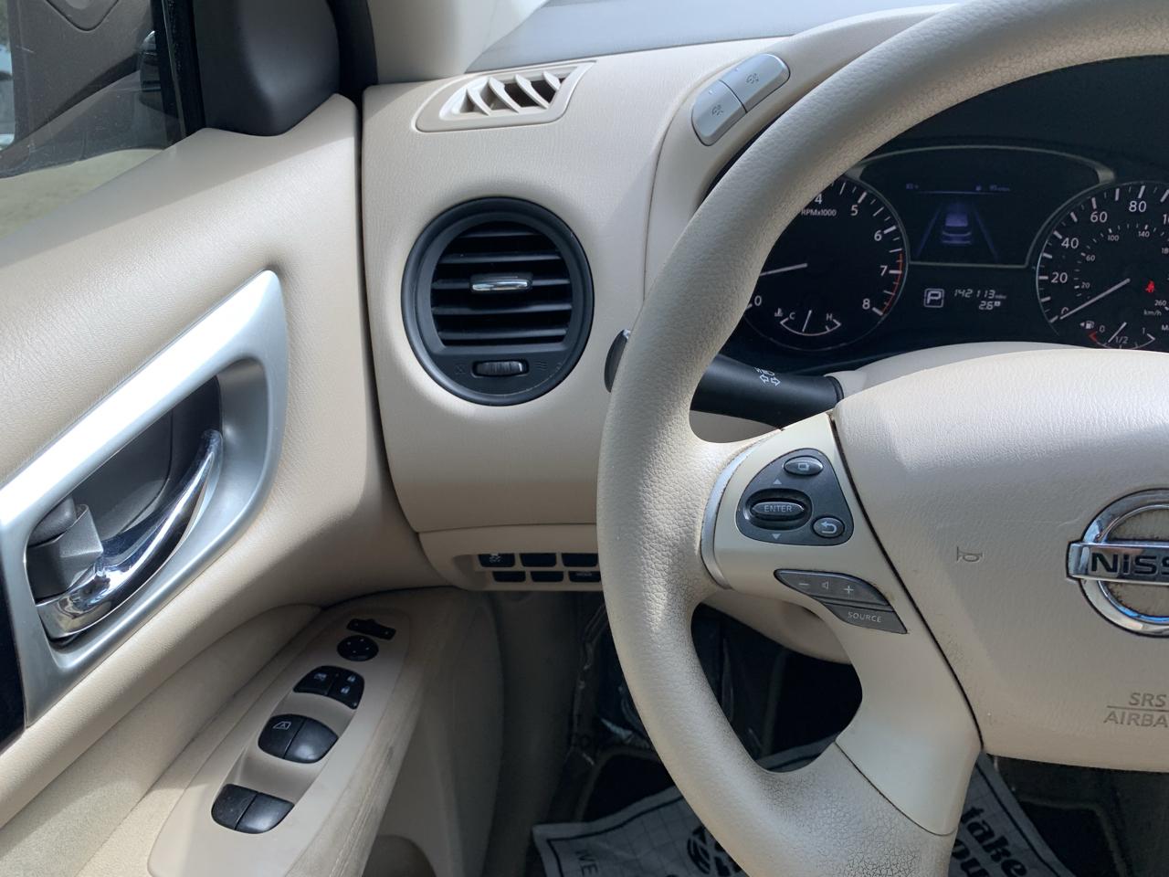 Nissan Pathfinder SV 2WD 2015