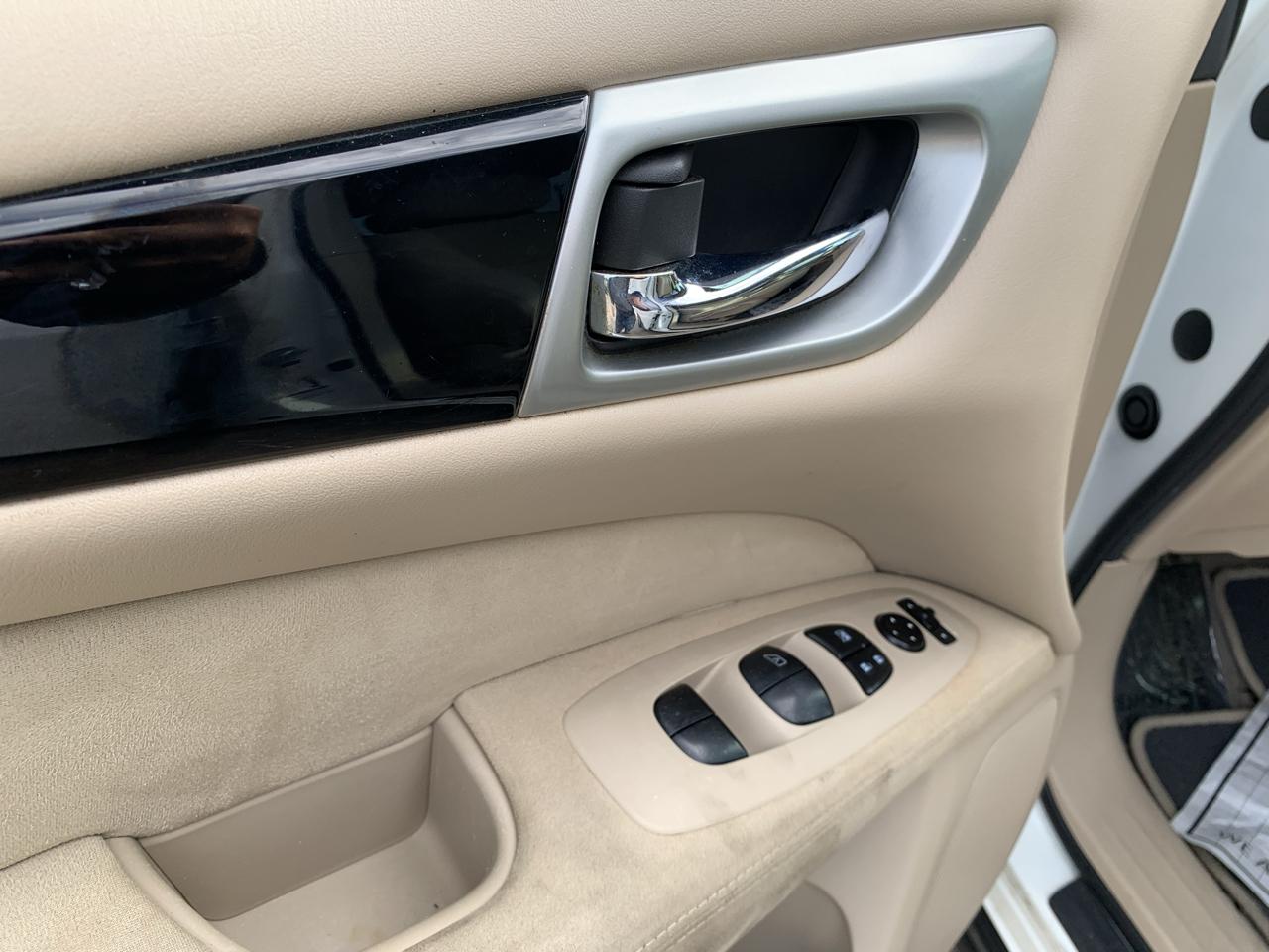 Nissan Pathfinder SV 2WD 2015