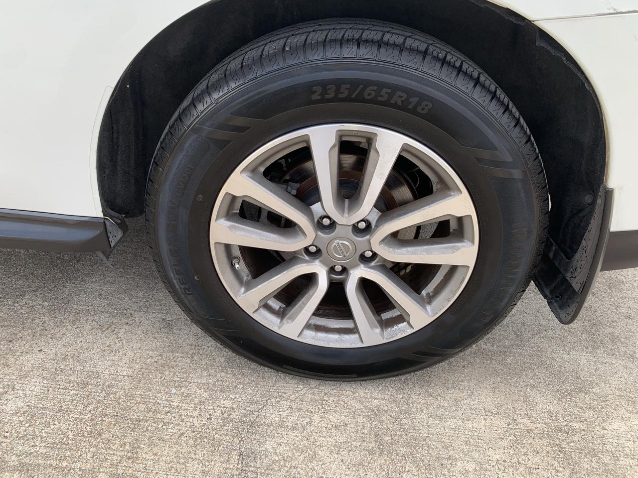 Nissan Pathfinder SV 2WD 2015