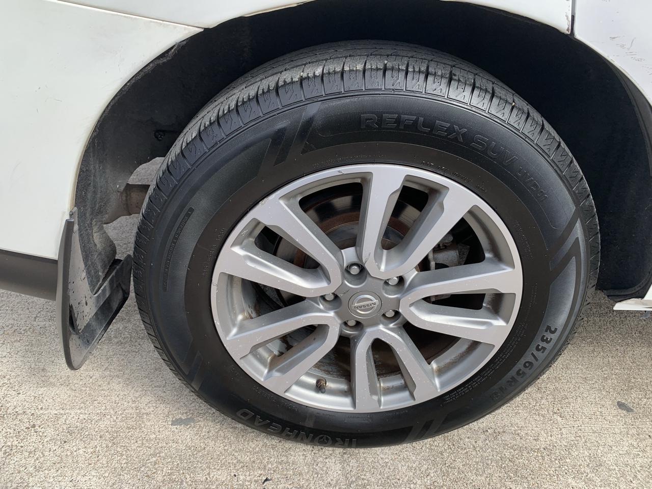 Nissan Pathfinder SV 2WD 2015