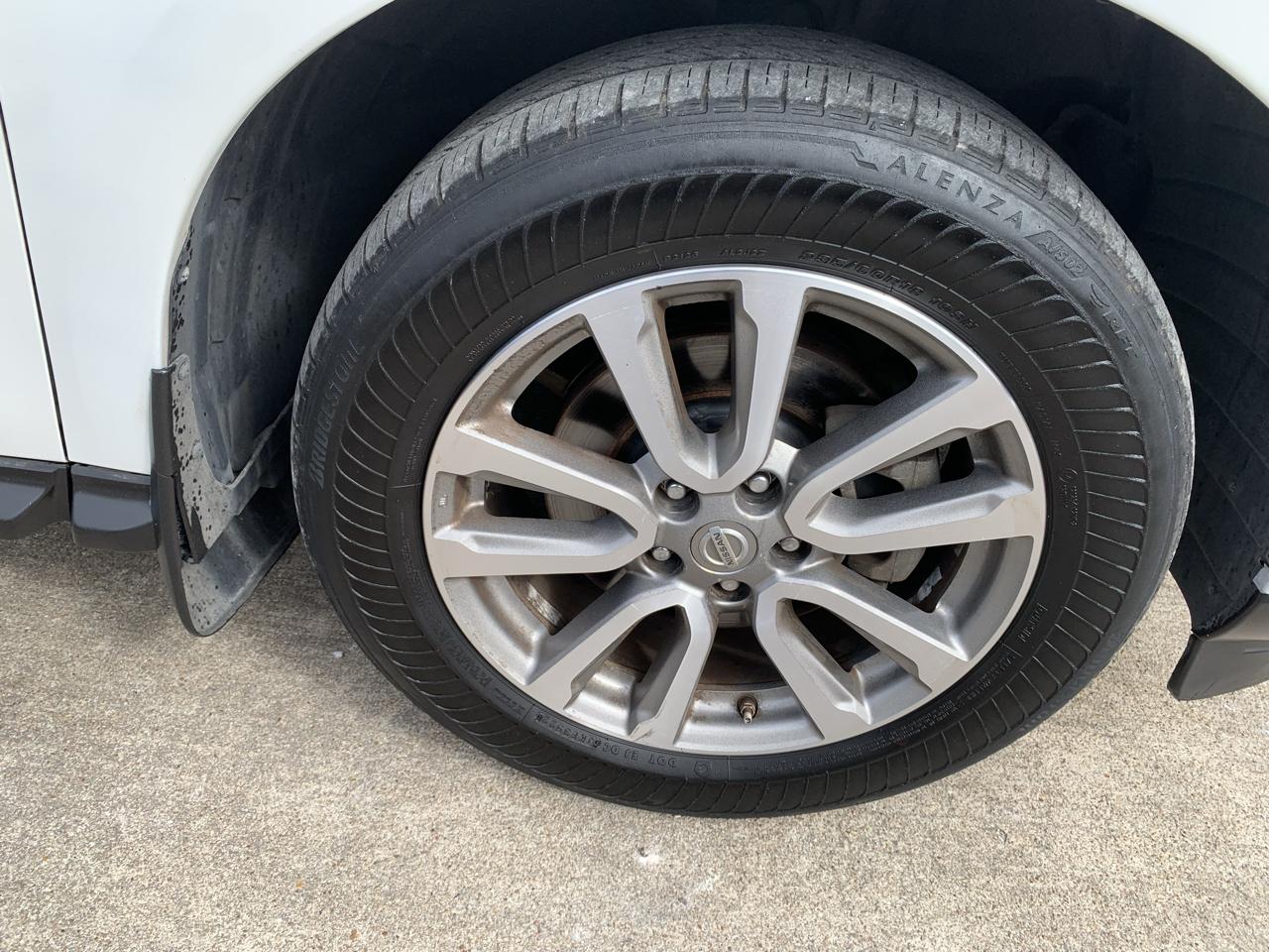 Nissan Pathfinder SV 2WD 2015
