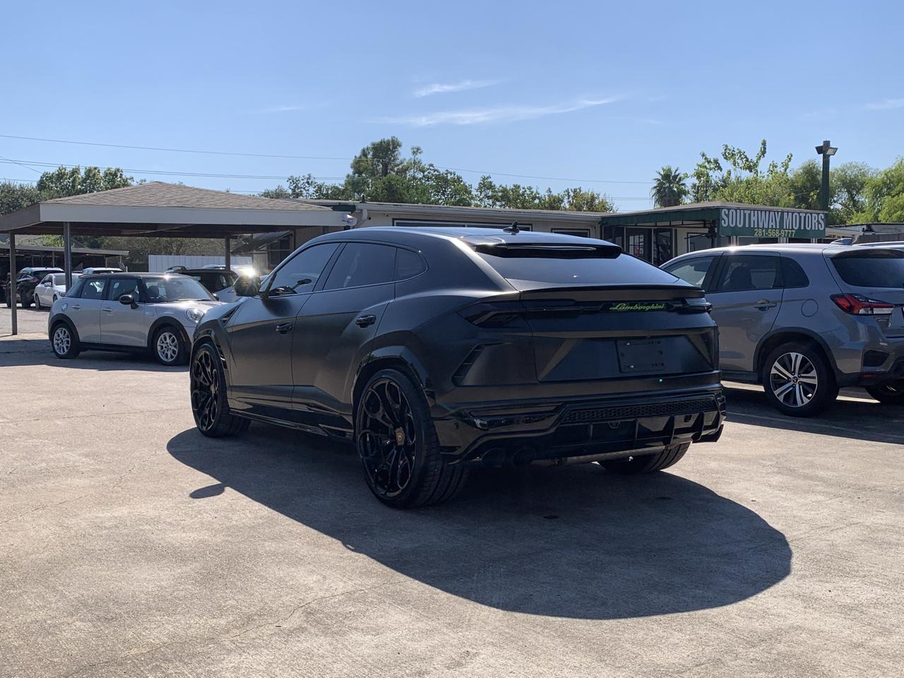 Lamborghini Urus Base 2022