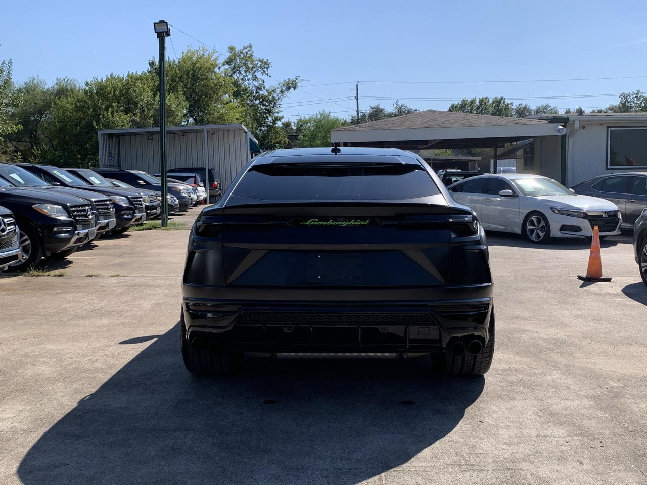 Lamborghini Urus Base 2022