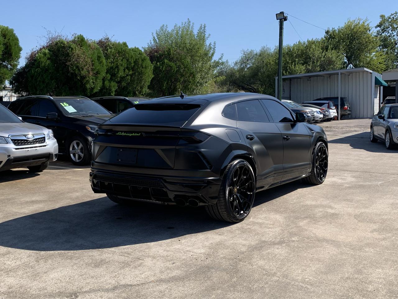 Lamborghini Urus Base 2022