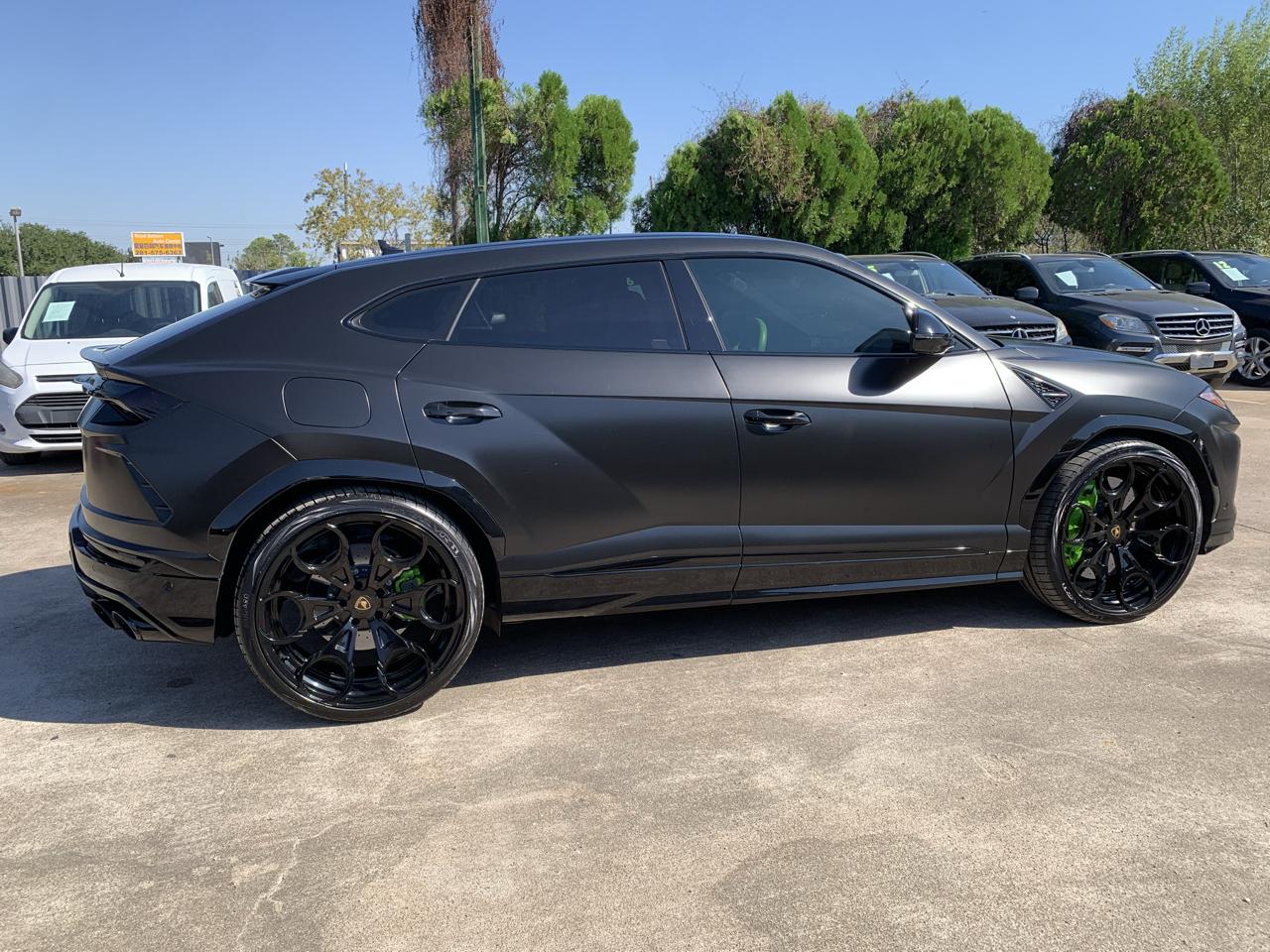 Lamborghini Urus Base 2022