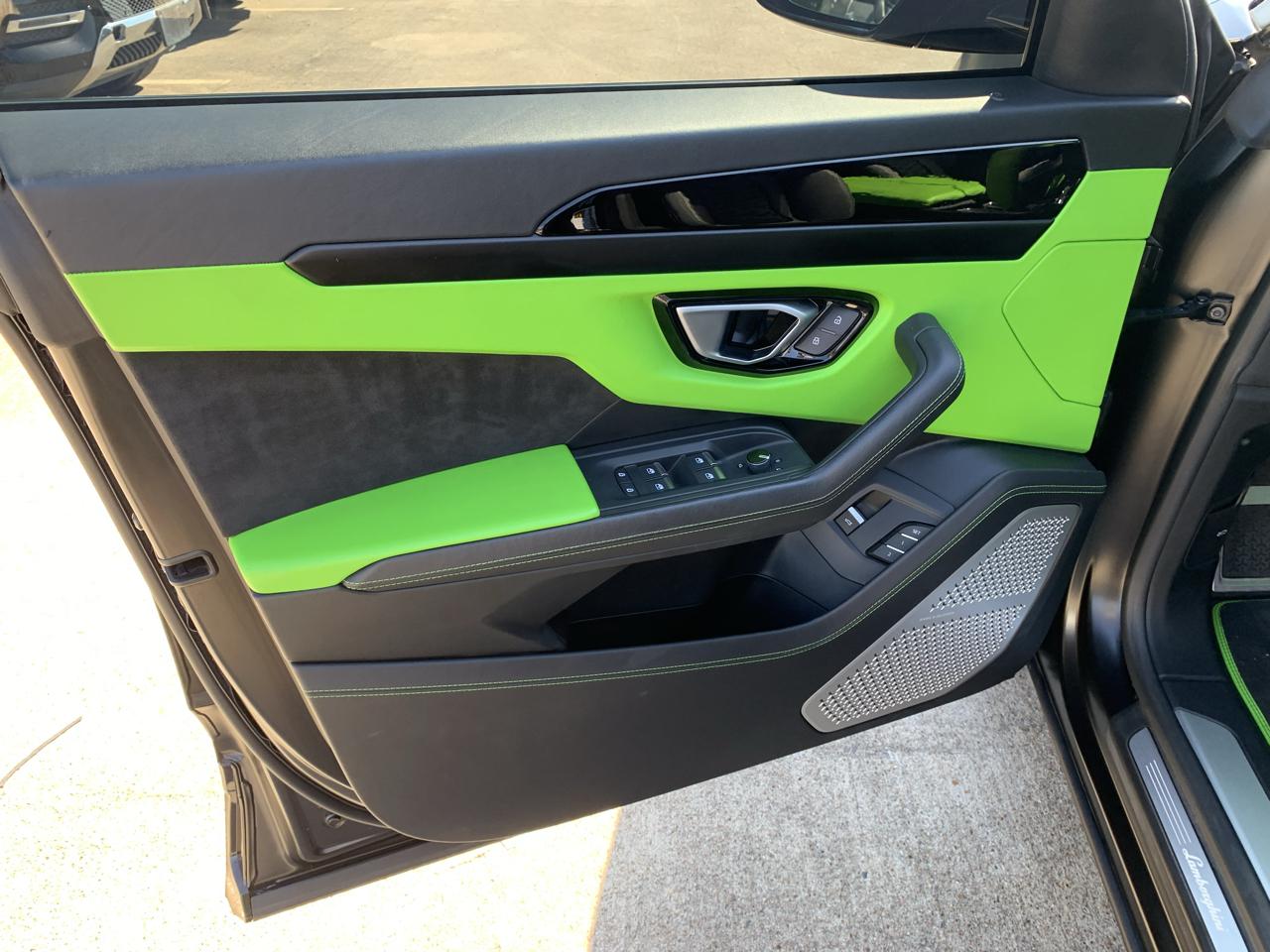 Lamborghini Urus Base 2022