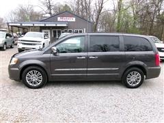 2016 Chrysler Town & Country 