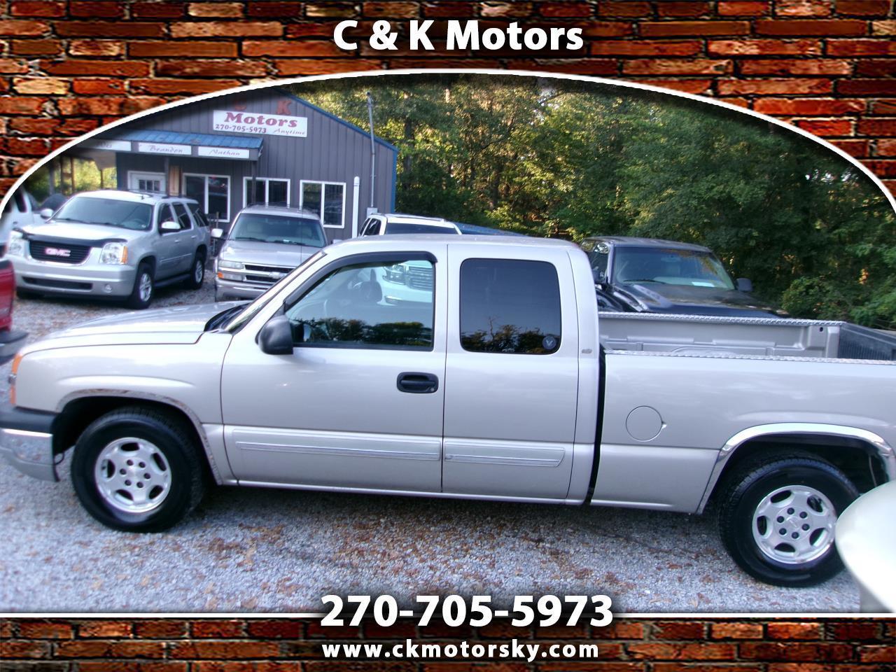 2004 Chevrolet Silverado 1500 Ext Cab 143.5" WB LS