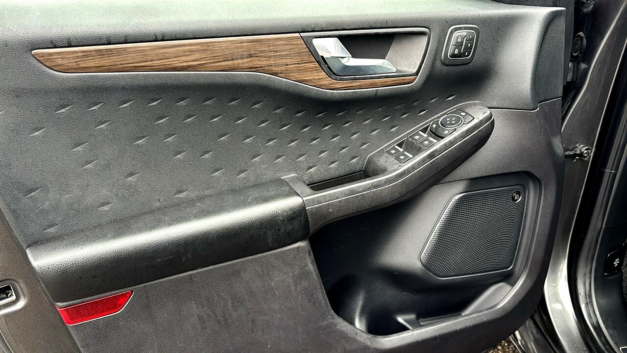 Ford Escape Hybrid Titanium AWD 2020