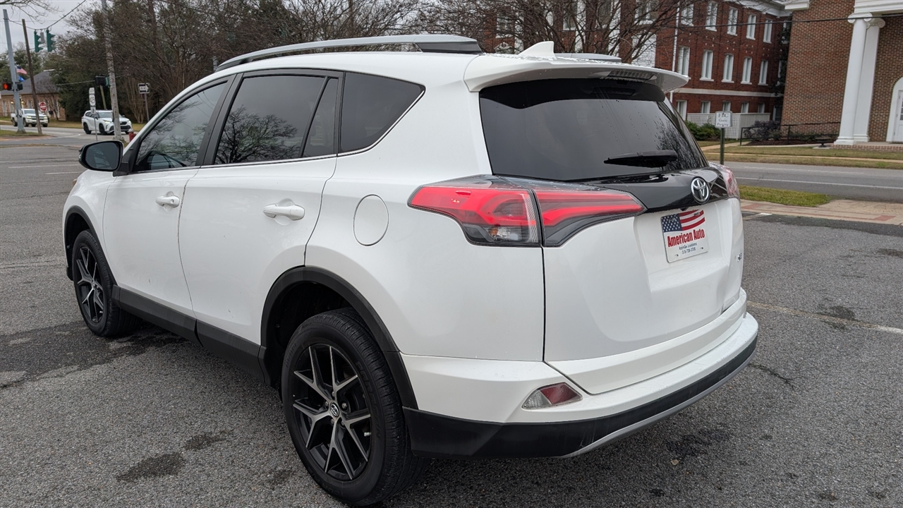 Toyota RAV4 SE FWD 2017