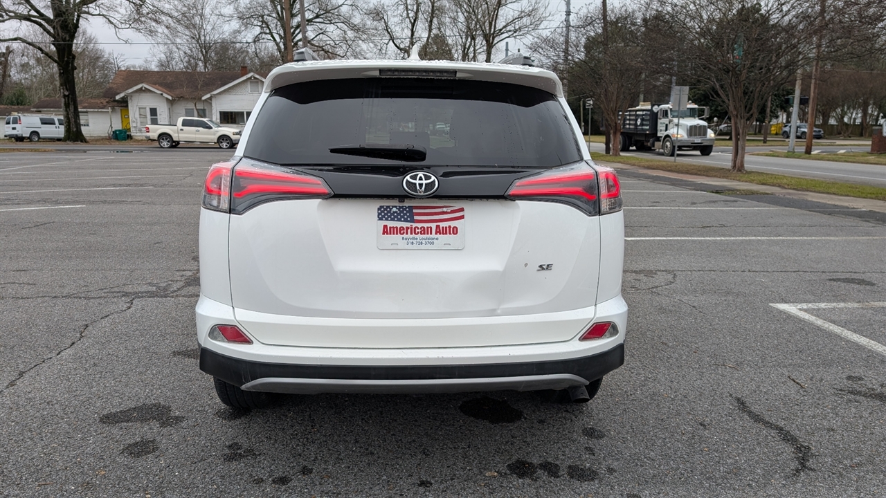 Toyota RAV4 SE FWD 2017
