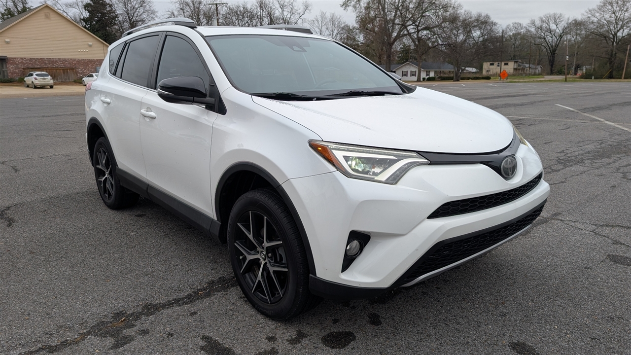 Toyota RAV4 SE FWD 2017