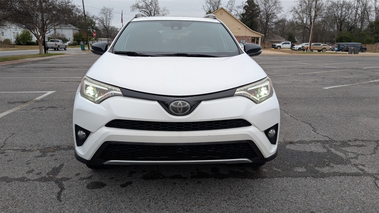 Toyota RAV4 SE FWD 2017