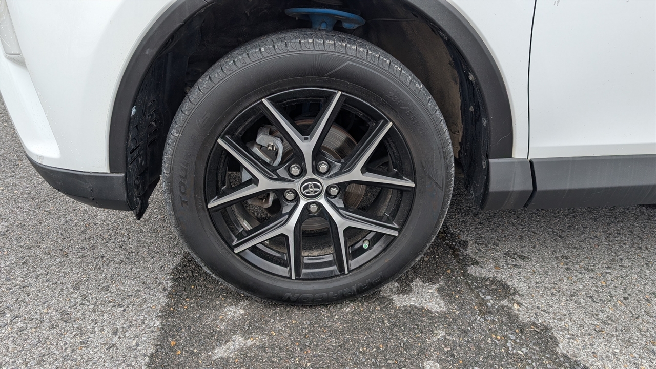 Toyota RAV4 SE FWD 2017