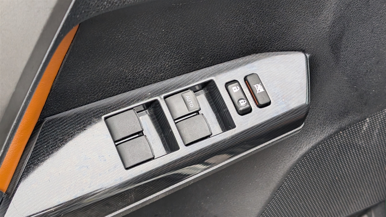 Toyota RAV4 SE FWD 2017