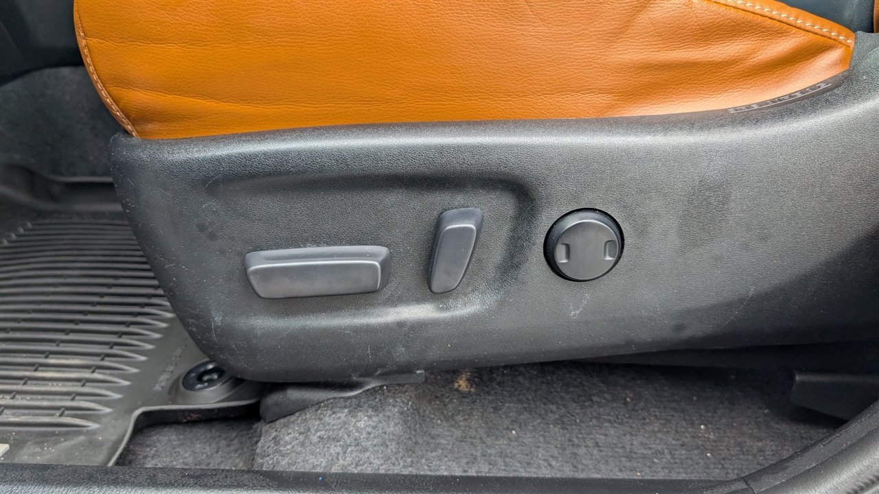 Toyota RAV4 SE FWD 2017