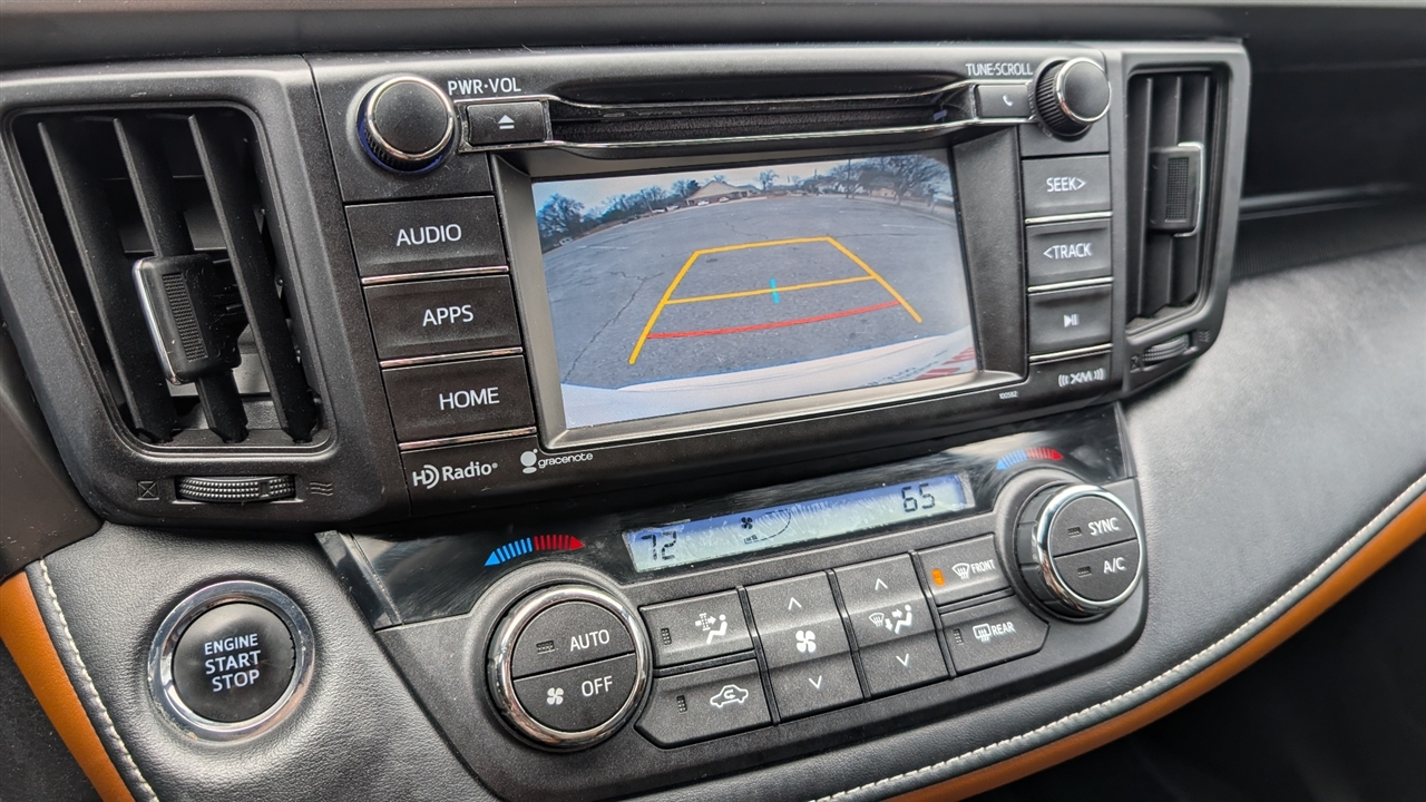 Toyota RAV4 SE FWD 2017