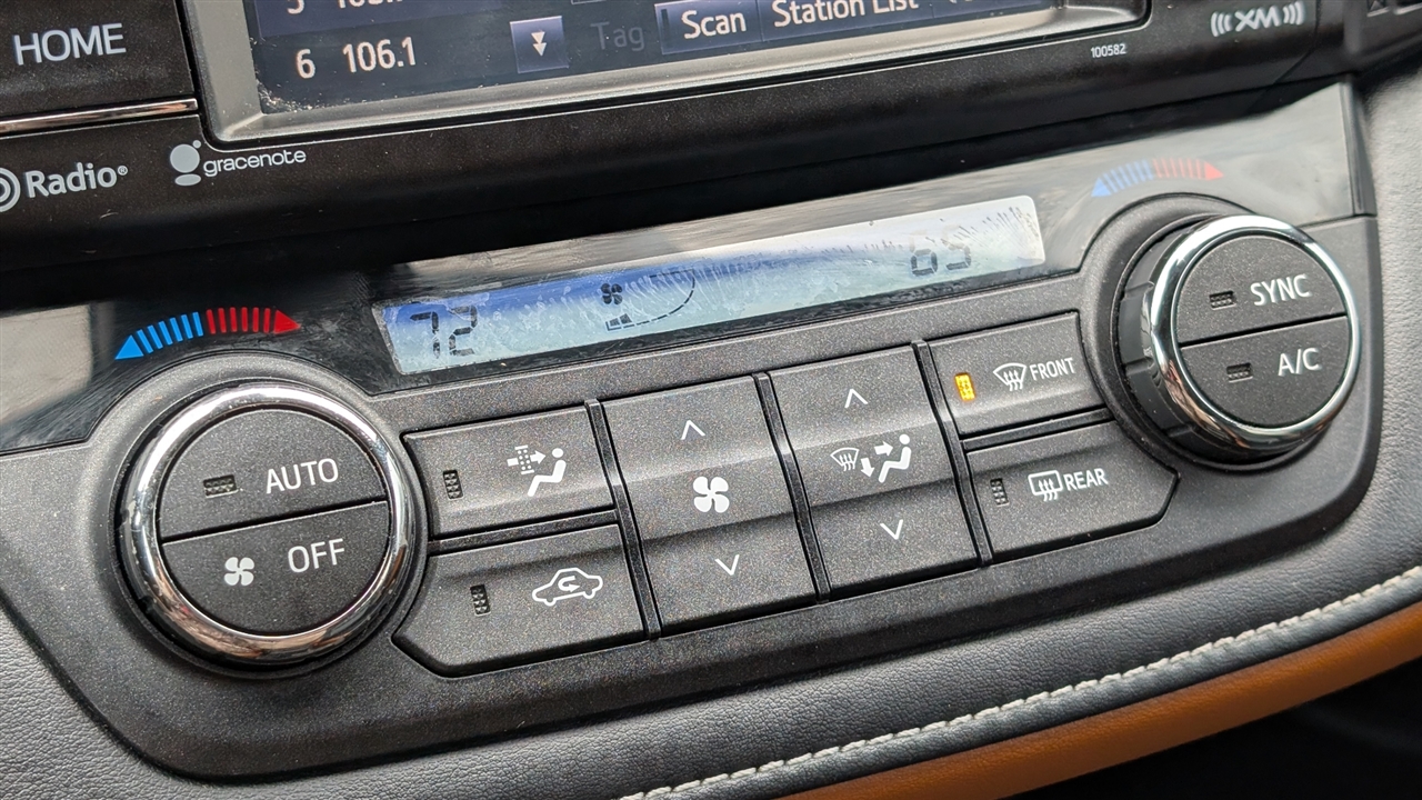 Toyota RAV4 SE FWD 2017