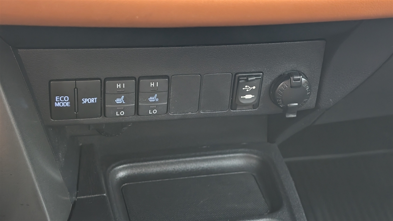 Toyota RAV4 SE FWD 2017