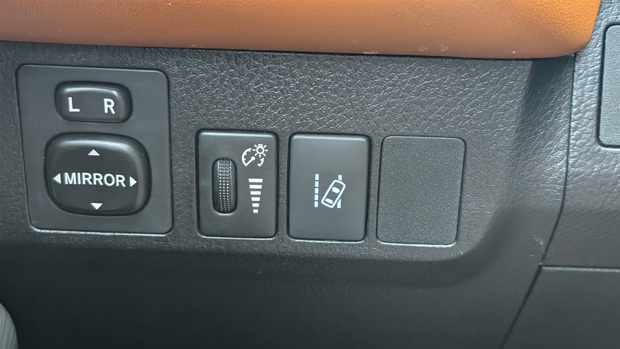 Toyota RAV4 SE FWD 2017