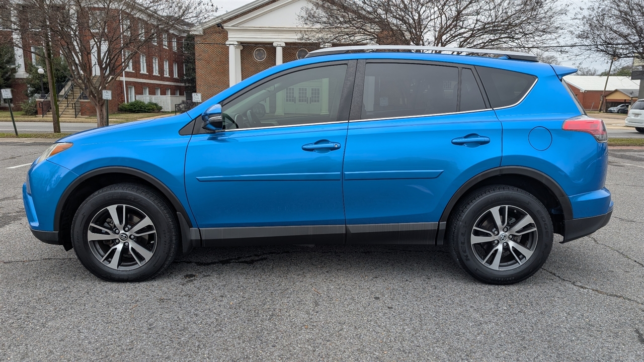 Toyota RAV4 XLE FWD 2018