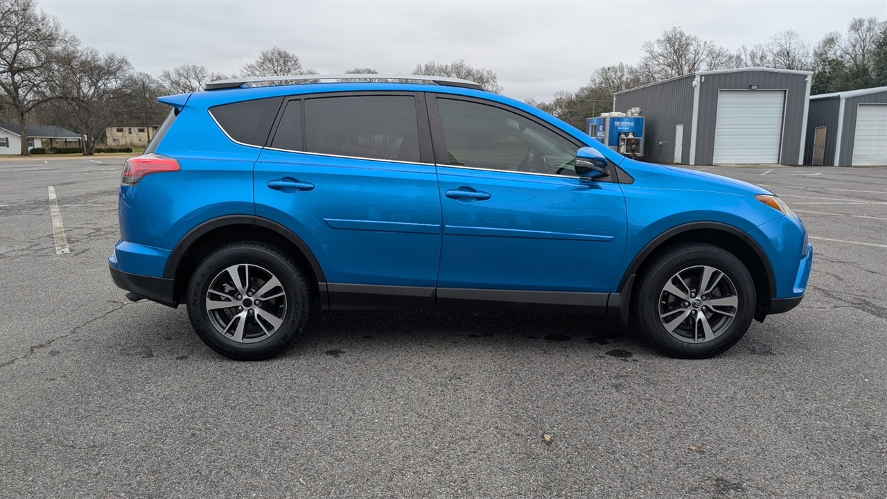 Toyota RAV4 XLE FWD 2018