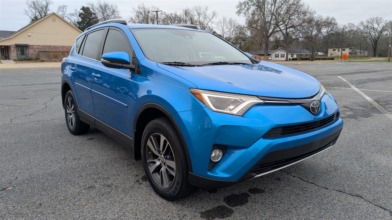 Toyota RAV4 XLE FWD 2018