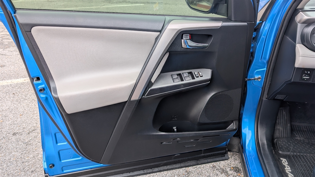 Toyota RAV4 XLE FWD 2018