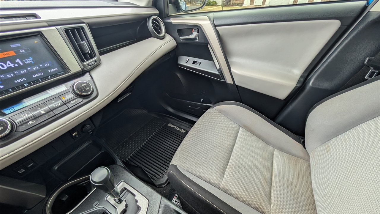 Toyota RAV4 XLE FWD 2018