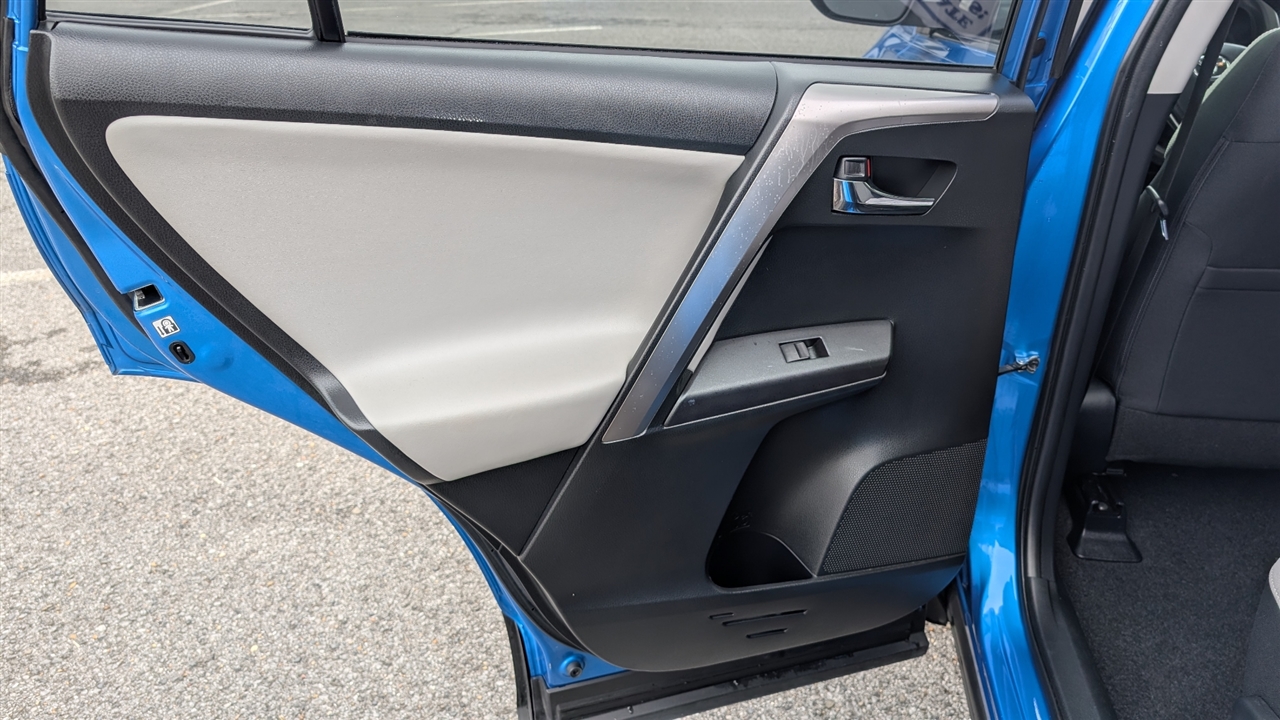 Toyota RAV4 XLE FWD 2018