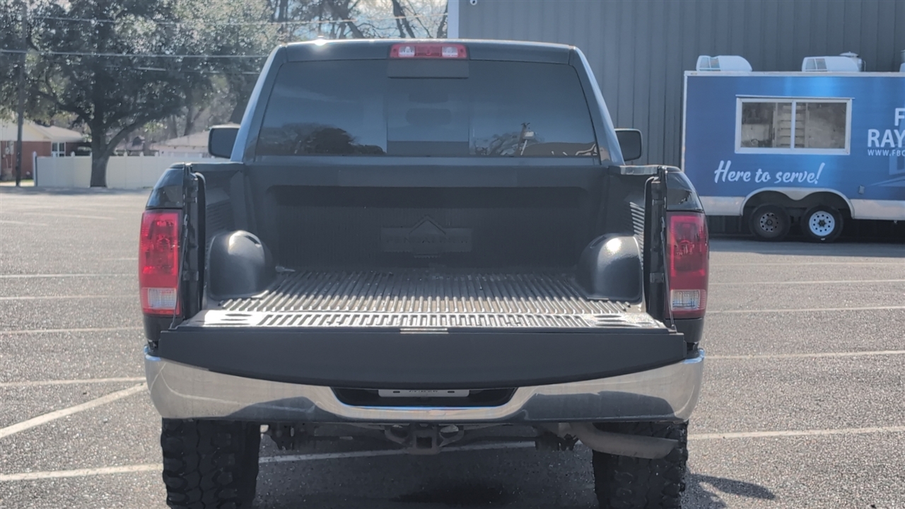 RAM 1500 SLT Quad Cab 4WD 2017