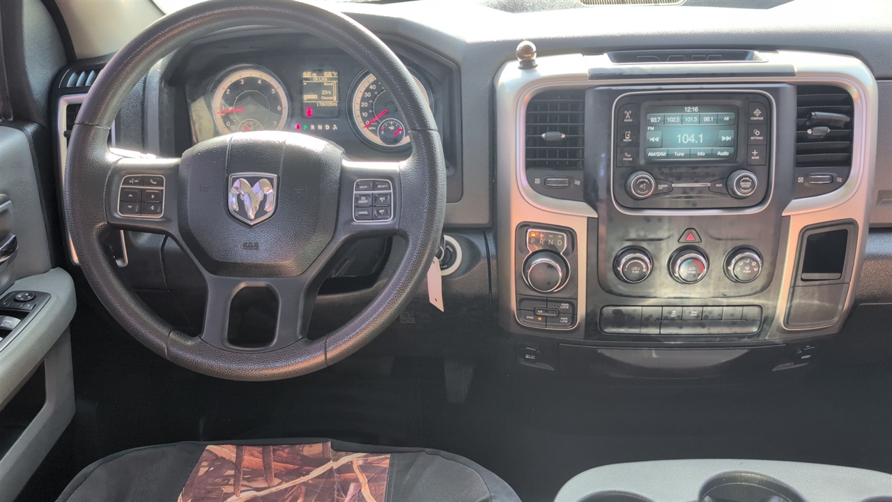 RAM 1500 SLT Quad Cab 4WD 2017