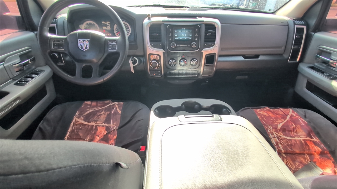 RAM 1500 SLT Quad Cab 4WD 2017