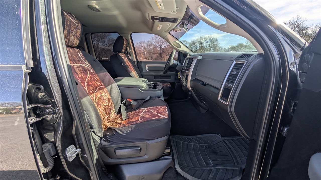 RAM 1500 SLT Quad Cab 4WD 2017