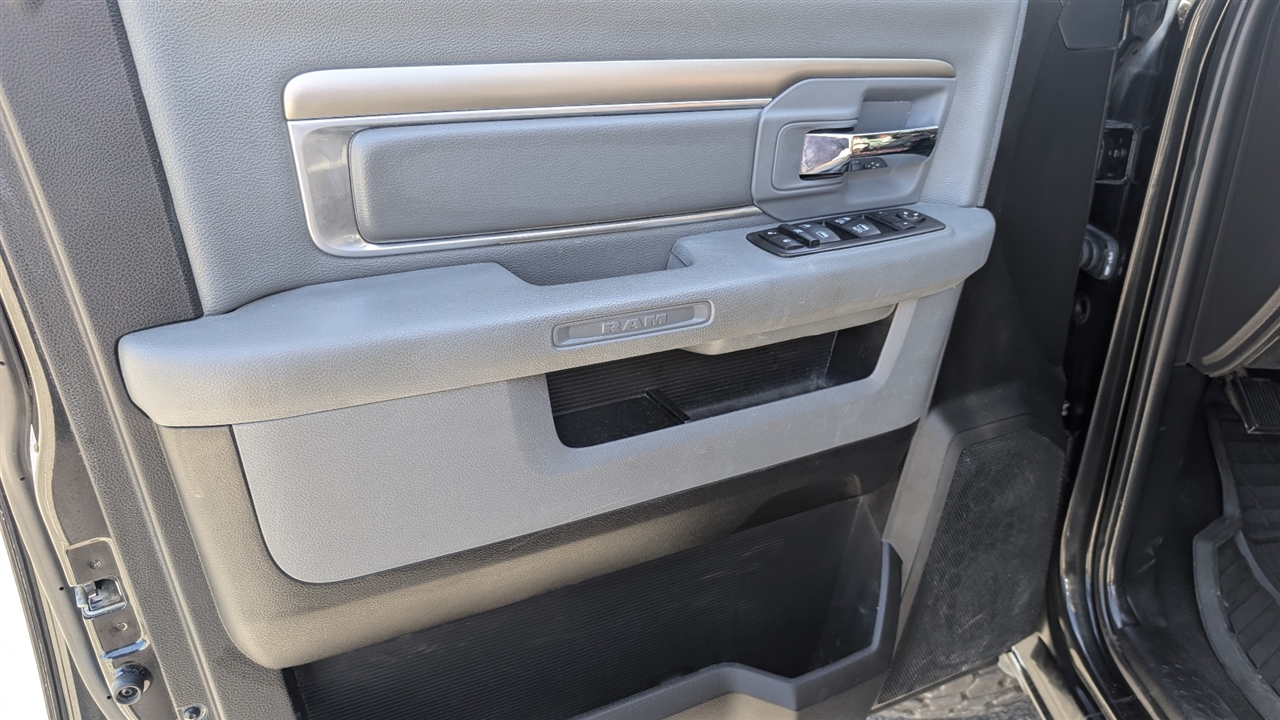 RAM 1500 SLT Quad Cab 4WD 2017