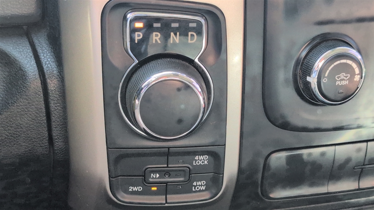 RAM 1500 SLT Quad Cab 4WD 2017