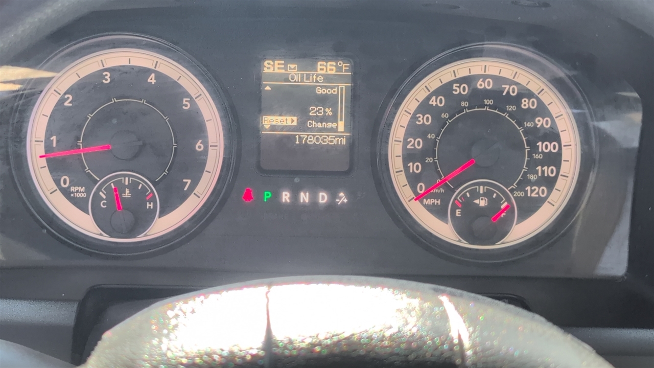 RAM 1500 SLT Quad Cab 4WD 2017