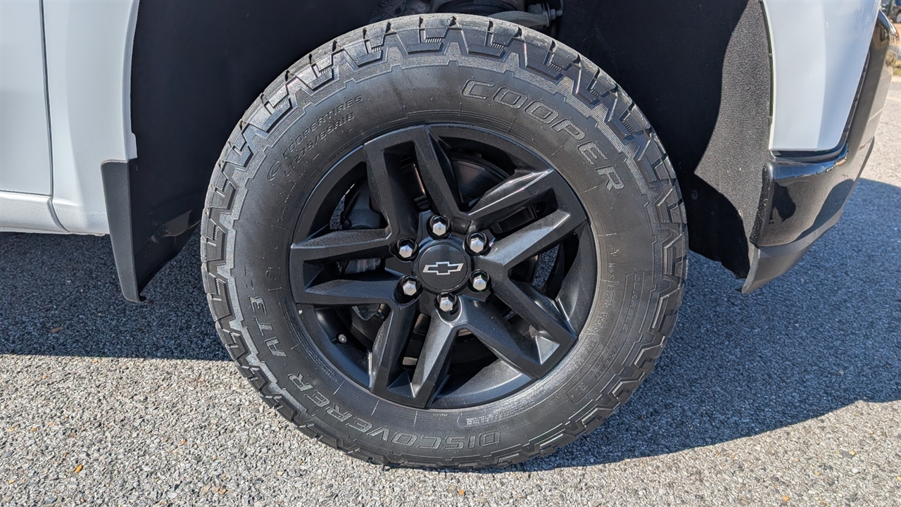 Chevrolet Silverado 1500 Custom Trail Boss Crew Cab Long Box 4WD 2021