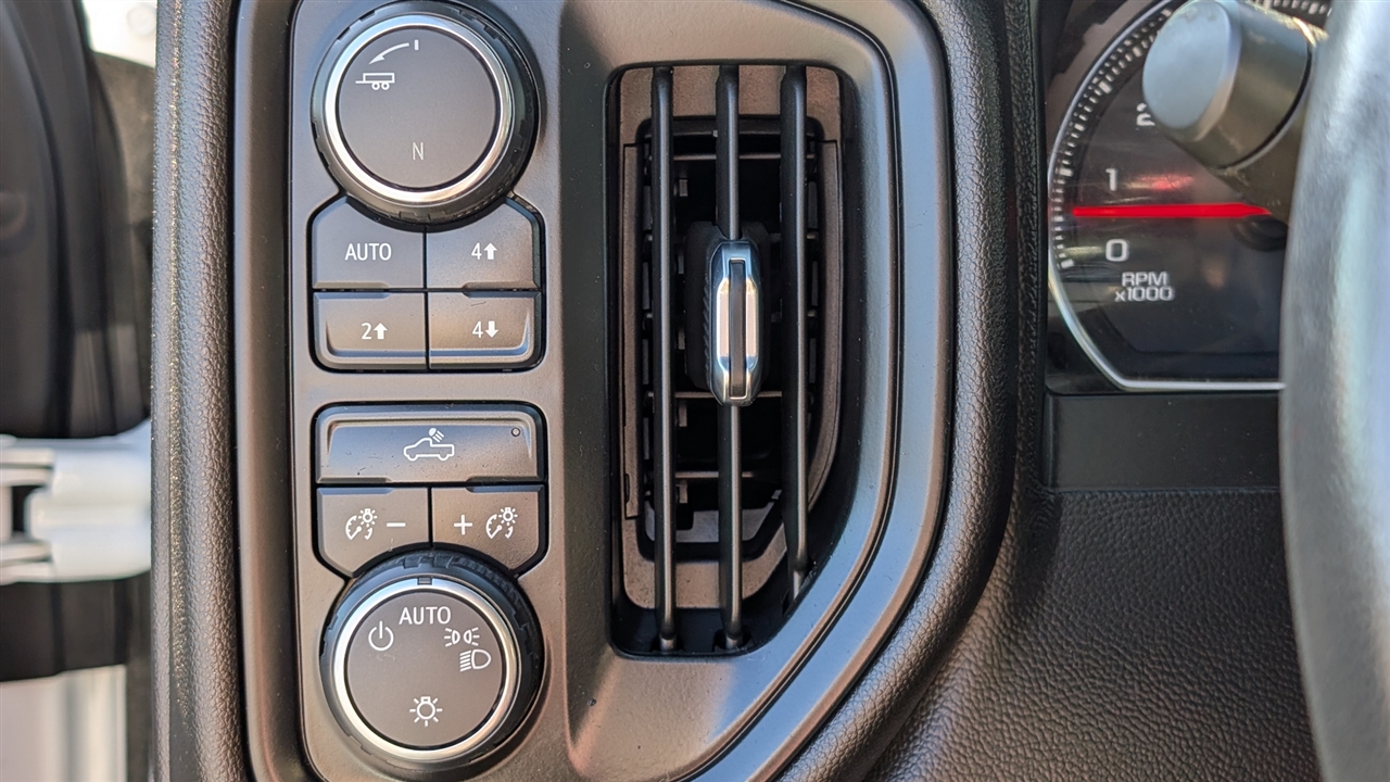 Chevrolet Silverado 1500 Custom Trail Boss Crew Cab Long Box 4WD 2021