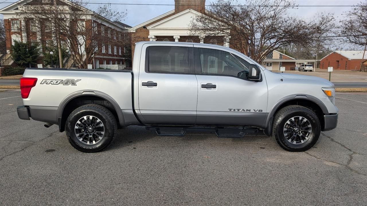 Nissan Titan SV Crew Cab 4WD 2019